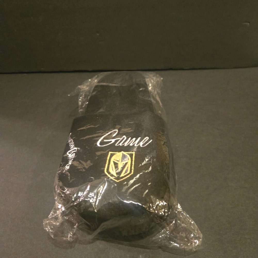 NHL VEGAS GOLDEN KNIGHTS SLIPPERS S / M GAME DAY STATION CASINOS SEALED